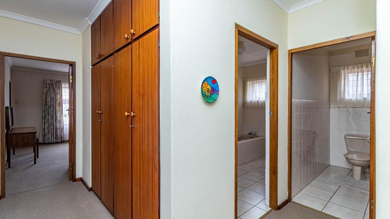 4 Bedroom Property for Sale in Bayview Western Cape